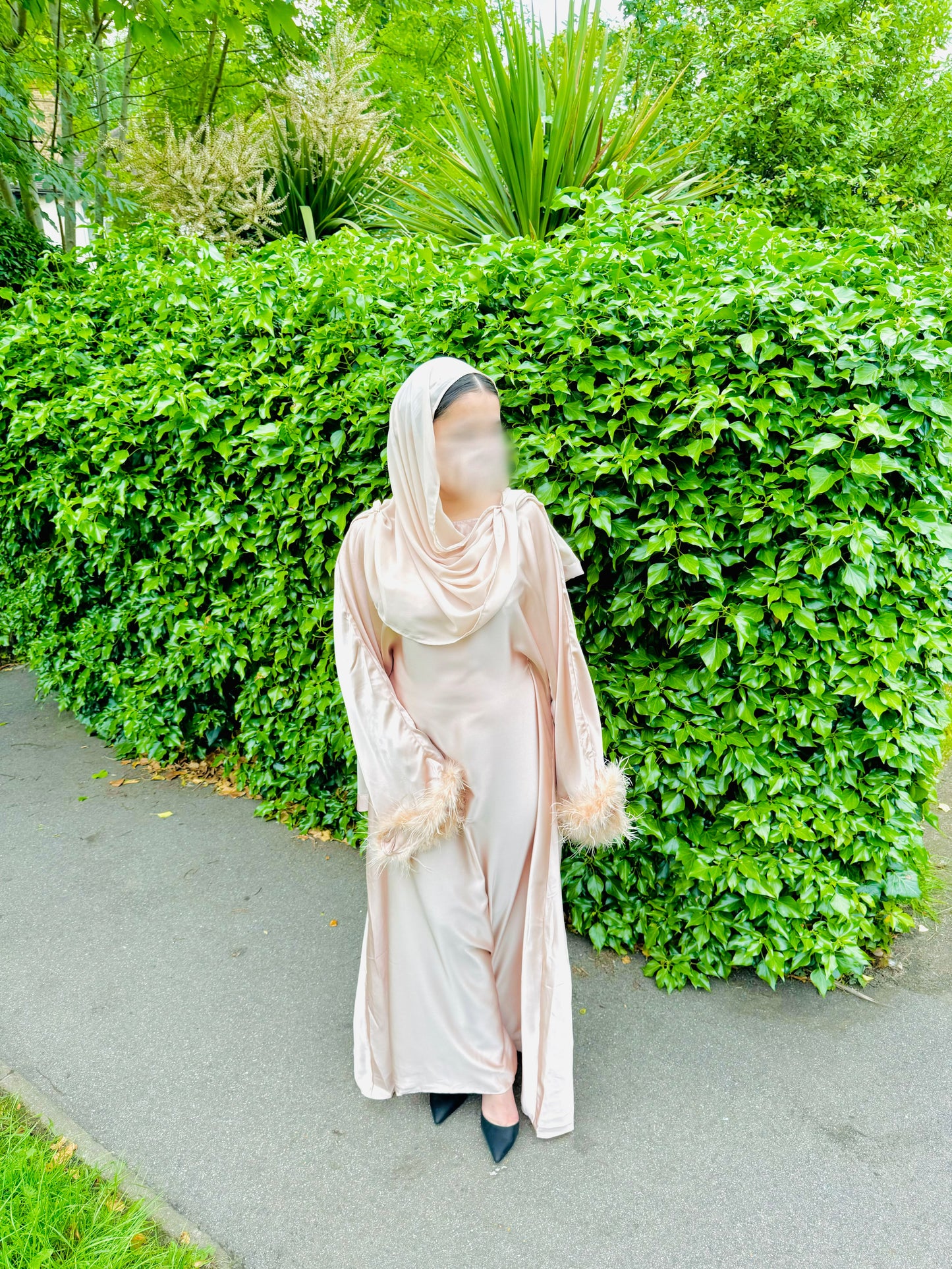 ZOHA PASTEL FEATHER ABAYA