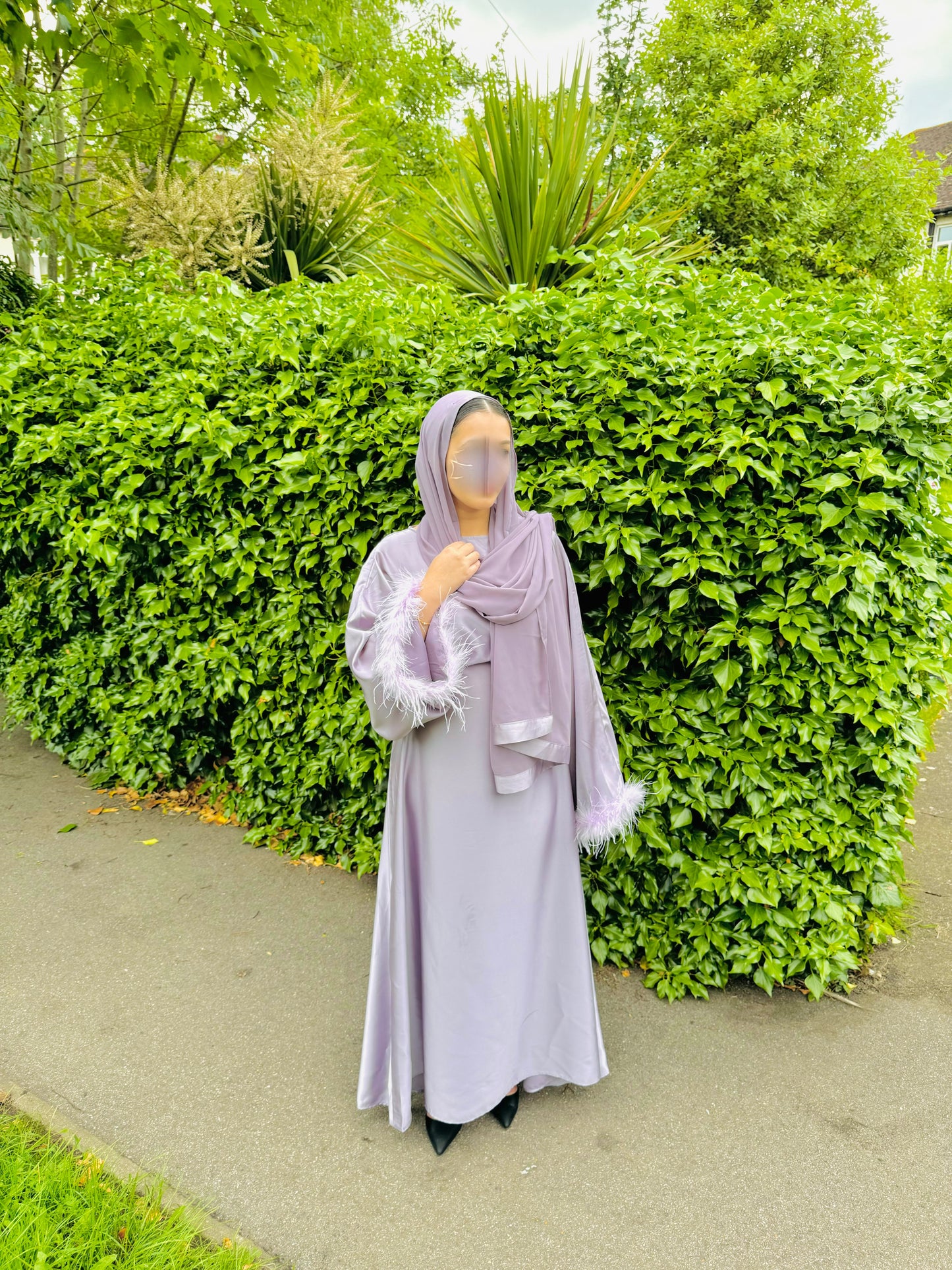 ZOHA PASTEL FEATHER ABAYA